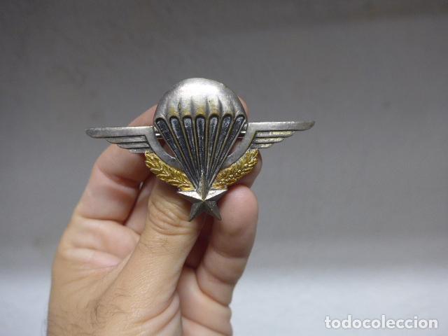 Militaria: Antigua insignia o emblema rokiski de paracaidista frances, numerado y marcado DRAGO Paris, Francia