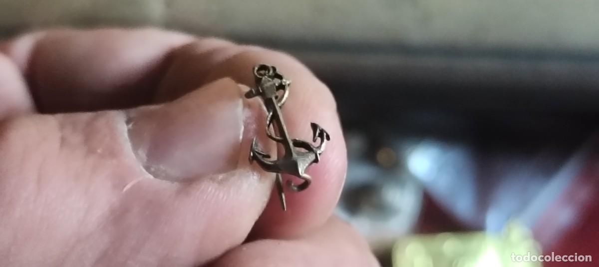 Militaria: Antigua insignia de la Armada espa&ntilde;ola metal plateado o plata