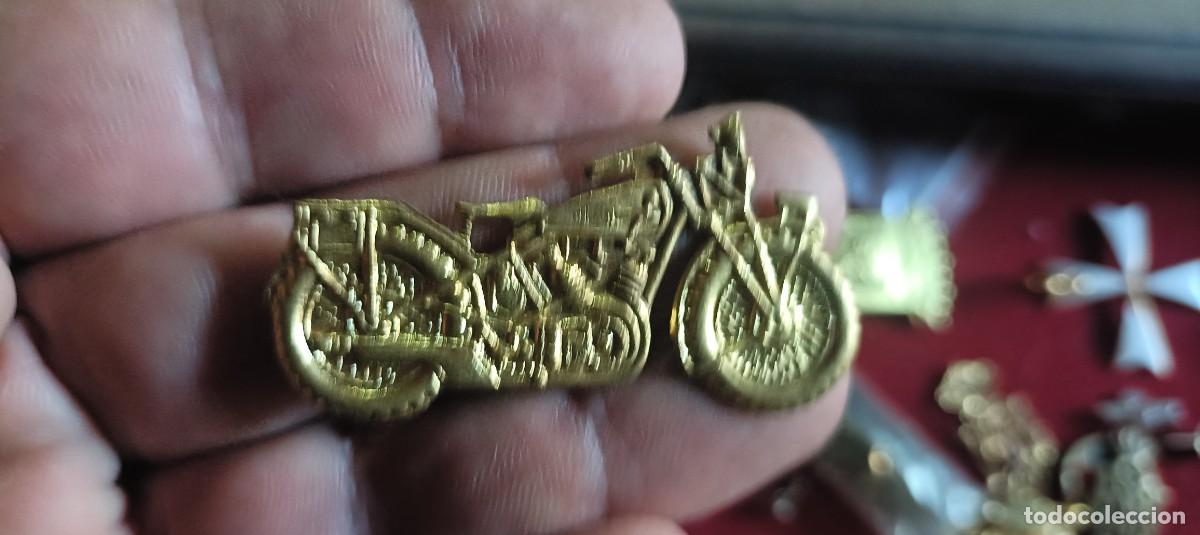Militaria: Antiguo distintivo de motorista del ej&eacute;rcito espa&ntilde;ol