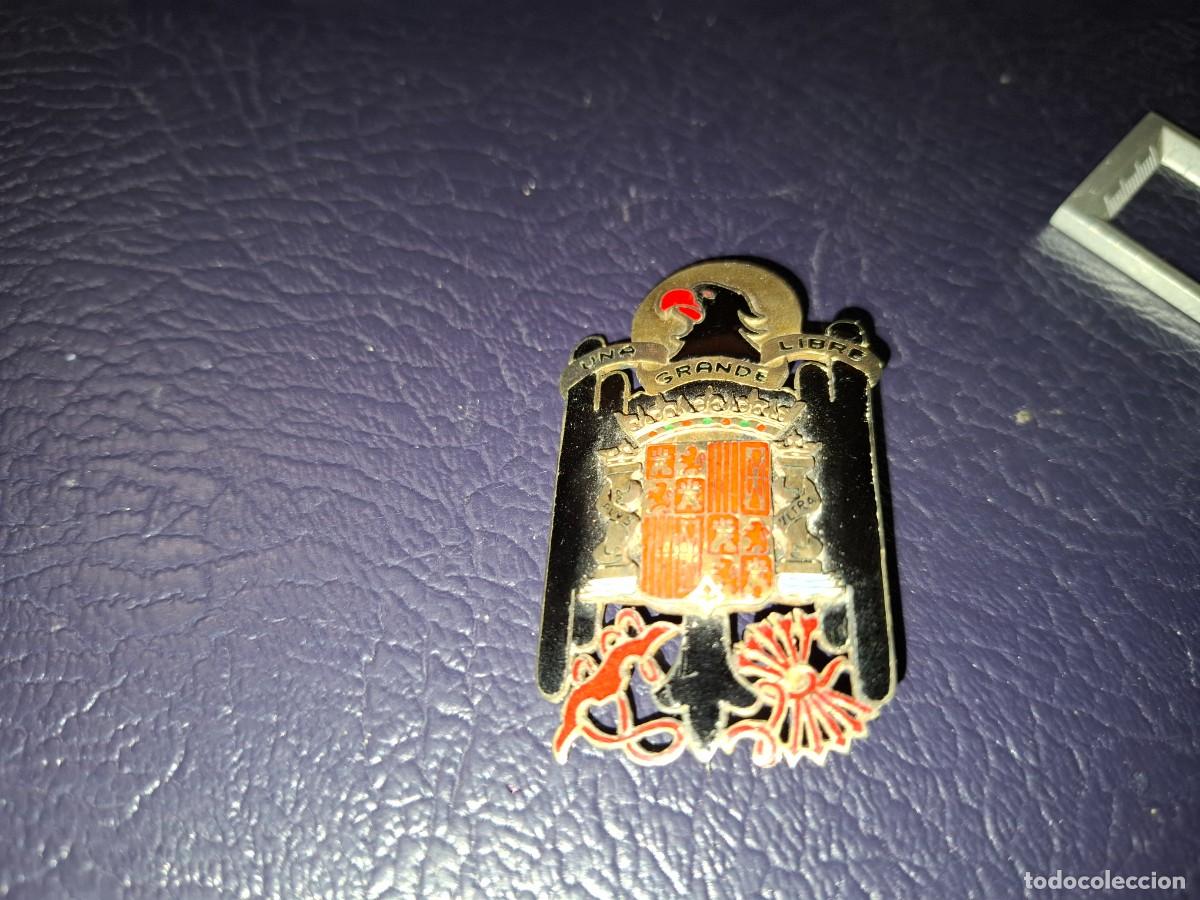 Militaria: Insignia Aguila San Juan epoca Franco. Guerra civil ? 5,5 x 3,5 cm.