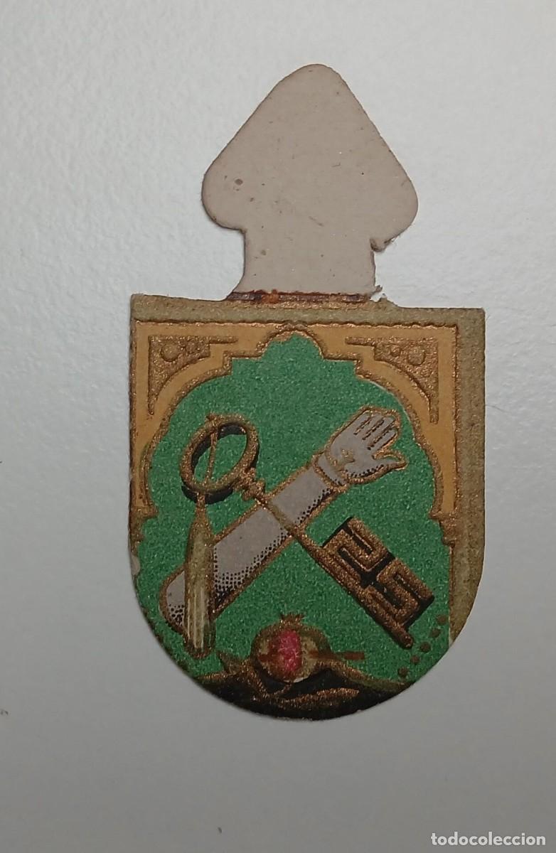 Militaria: Emblema auxilio social, CORRIENTE 30 CTS, serie B, N&ordm; 4, FERNANDO E ISABEL.