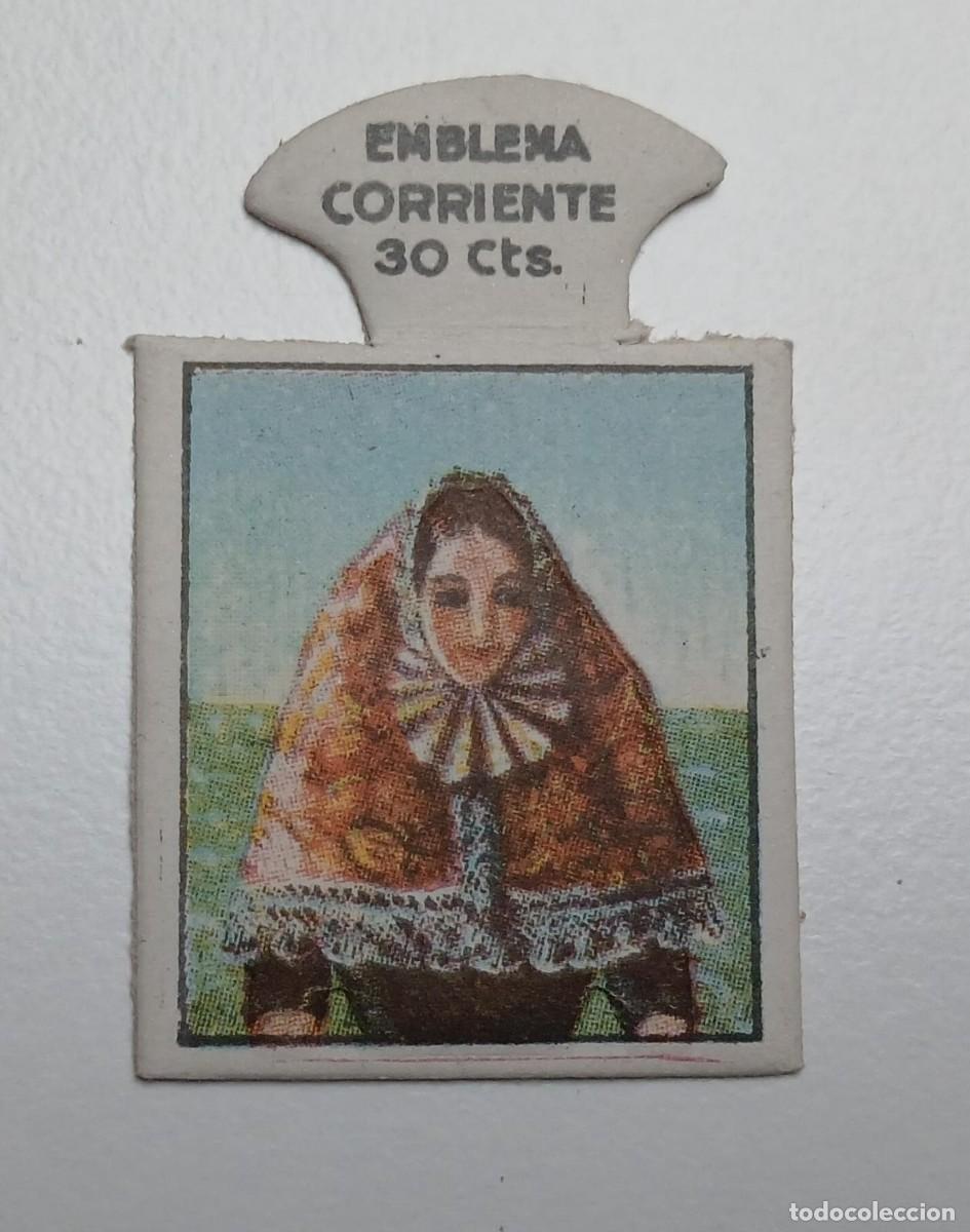 Militaria: Emblema auxilio social, CORRIENTE 30 CTS, serie H, N&ordm; 10, MALLORQUINA EN TRAJE DE GALA.