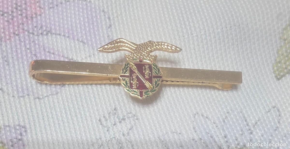 Militaria: Pisacorbata escudo de la Casa Francisco Franco, Yate Azor
