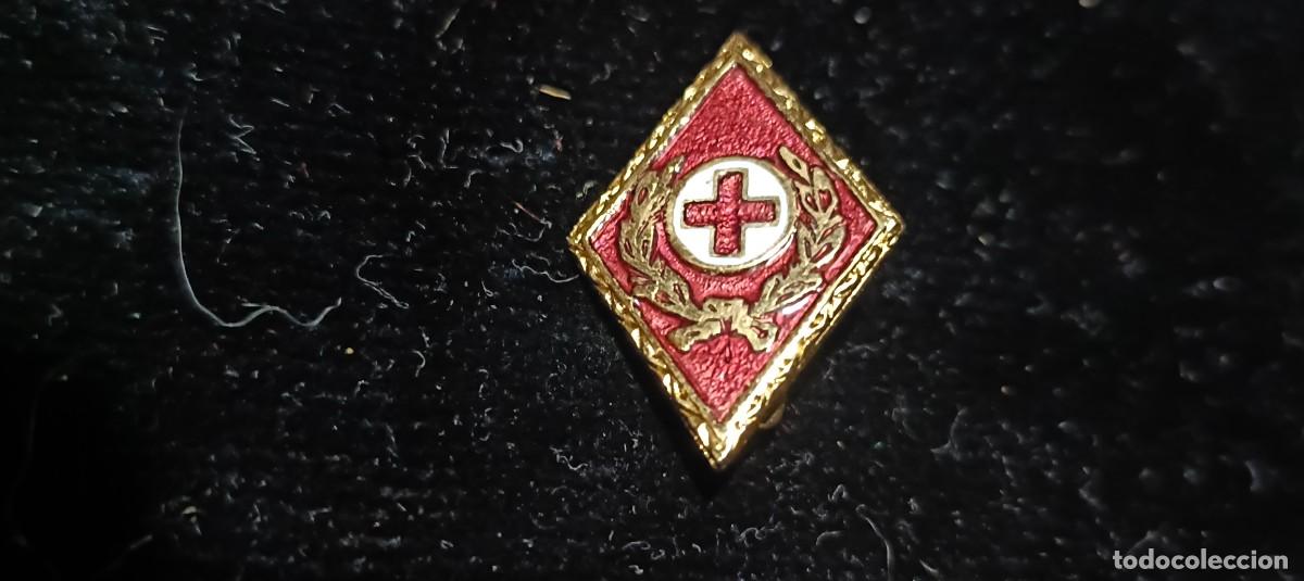 Militaria: Distintivo de solapa en forma de rombo de la Cruz roja espa&ntilde;ola