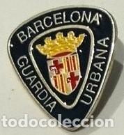 Militaria: Pin oficial vintage de la Guardia Urbana de Barcelona