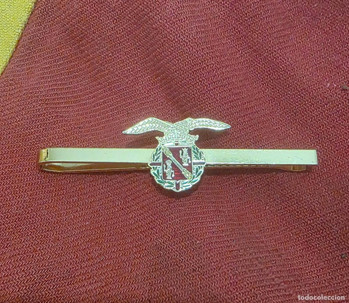 Militaria: Pisacorbata escudo de la Casa Francisco Franco, Yate Azor