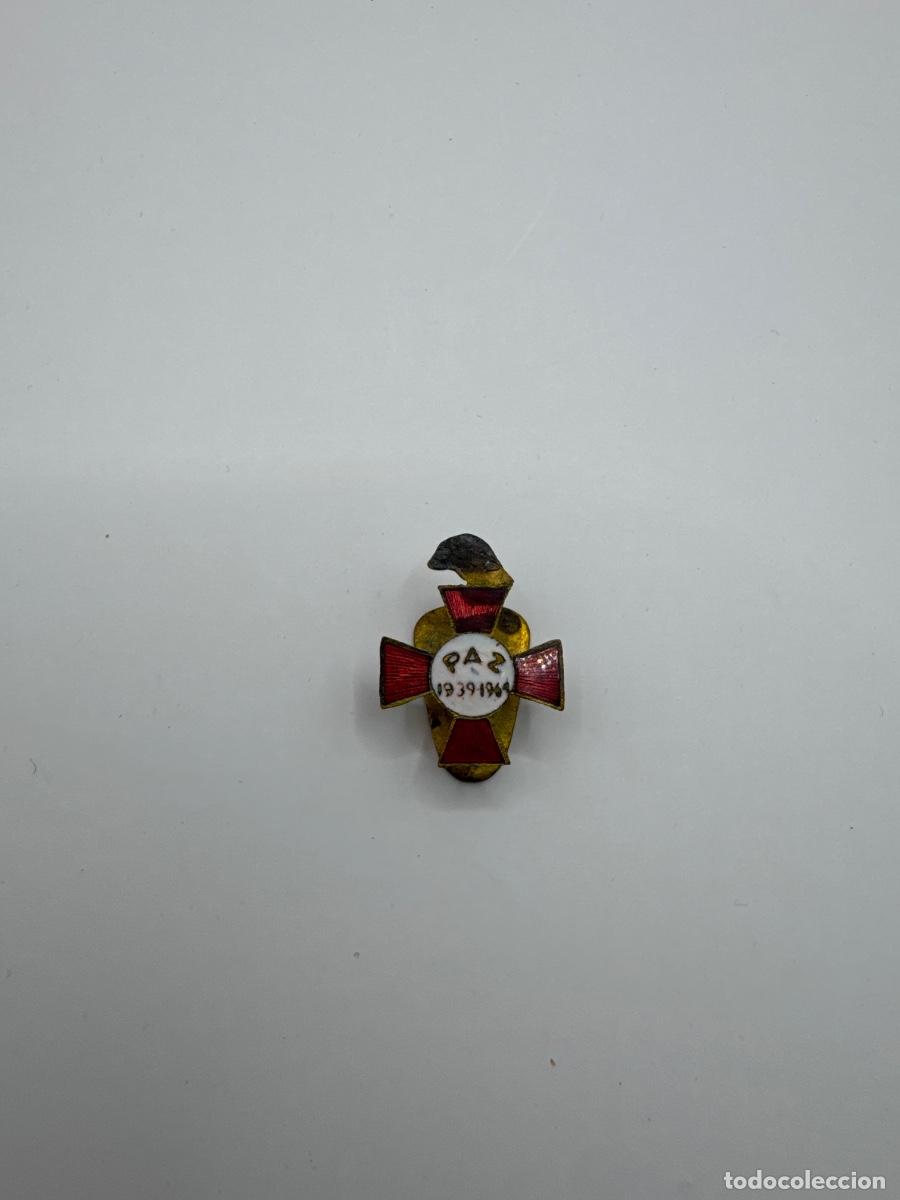 Militaria: INSIGNIA DE SOLAPA PAZ DE FRANCO 1939-1964 &ndash; XXV A&Ntilde;OS DE PAZ &ndash; &Eacute;POCA FRANQUISTA