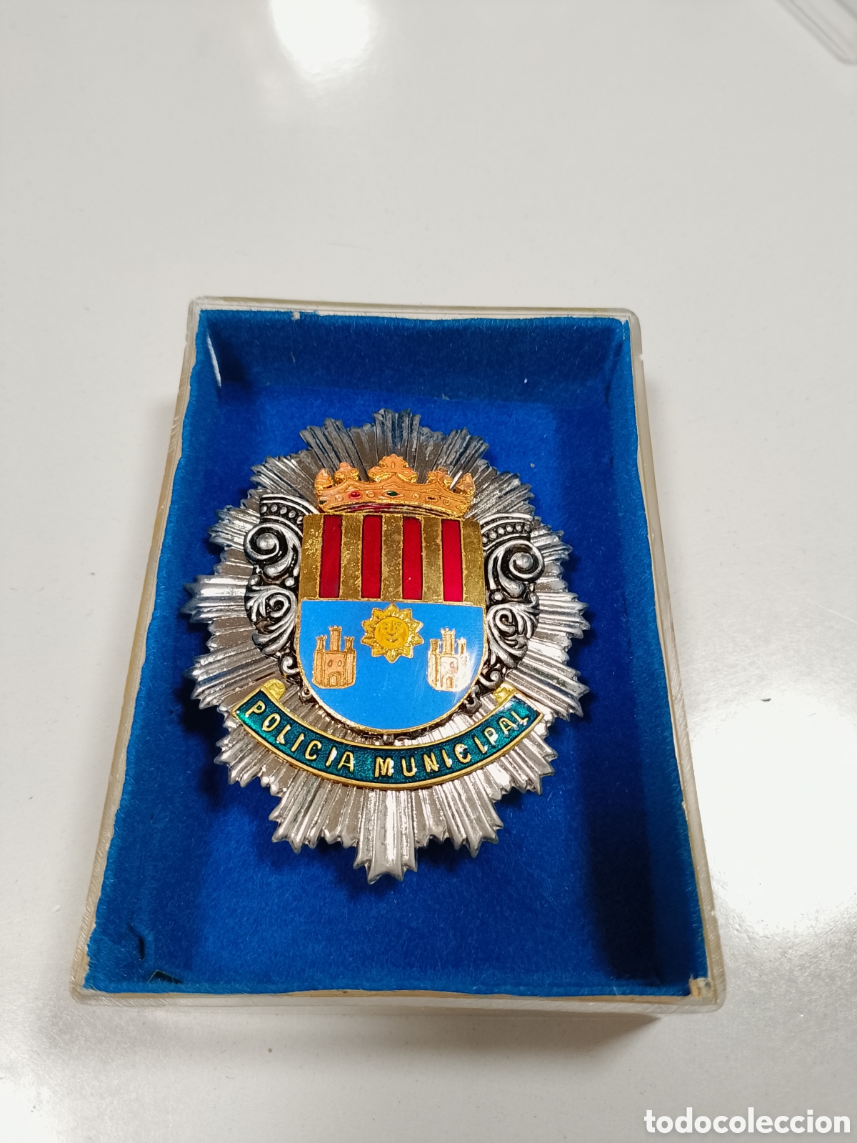 Militaria: antigua placa o insignia met&aacute;lica de la policia municipal crevillent Crevillente