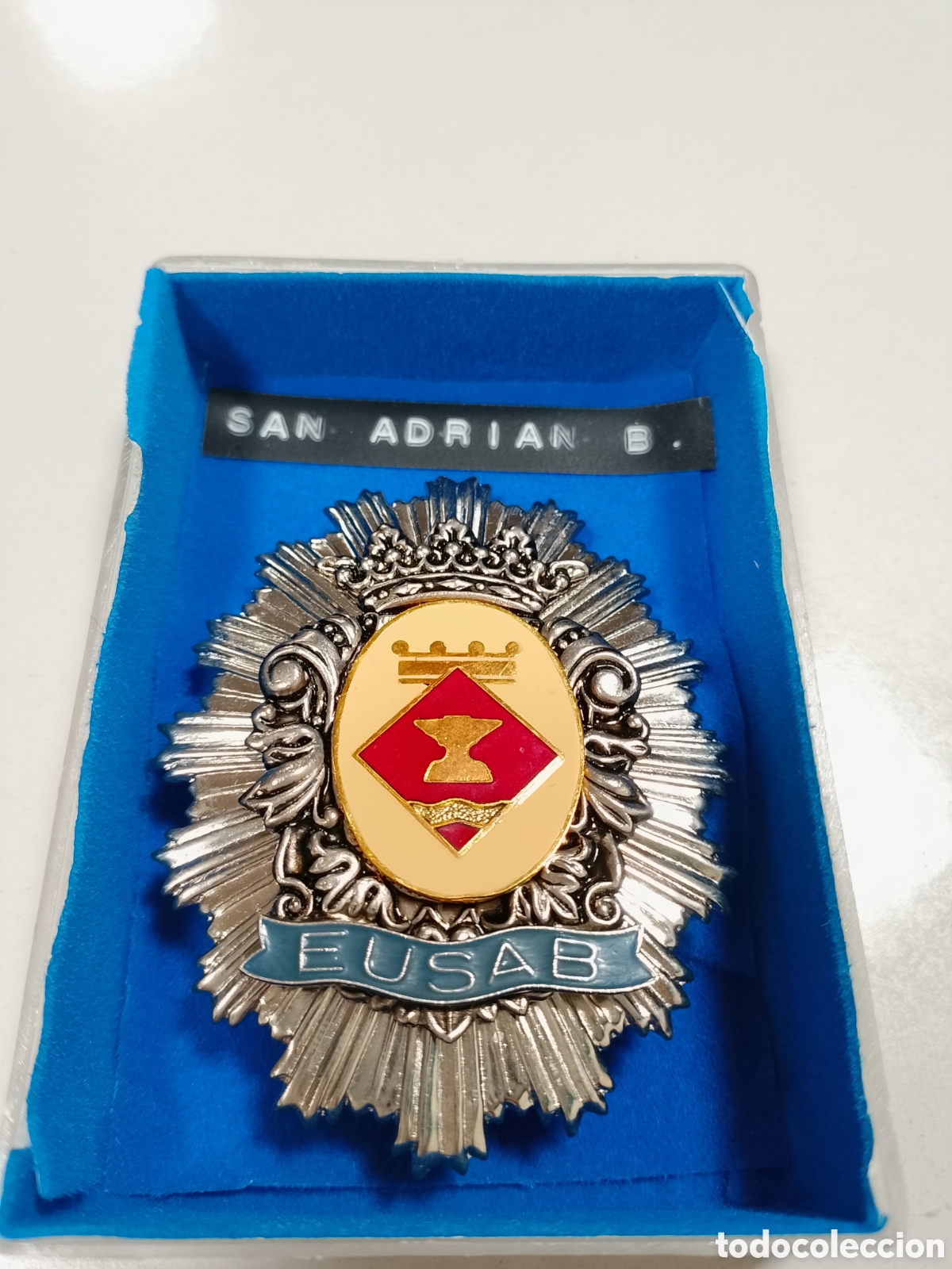 Militaria: insignia oficial o placa de pecho antigua de la empresa municipal EUSAB, San Adrian