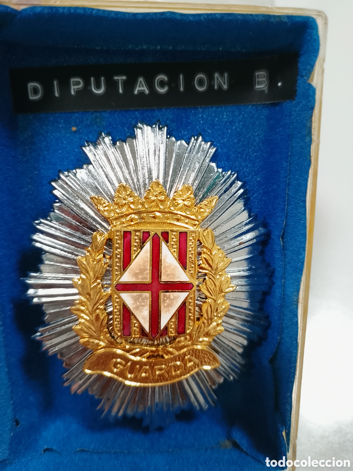 Militaria: placa para pecho de guarda de la extinta Polic&iacute;a de la Diputaci&oacute;n de Barcelona