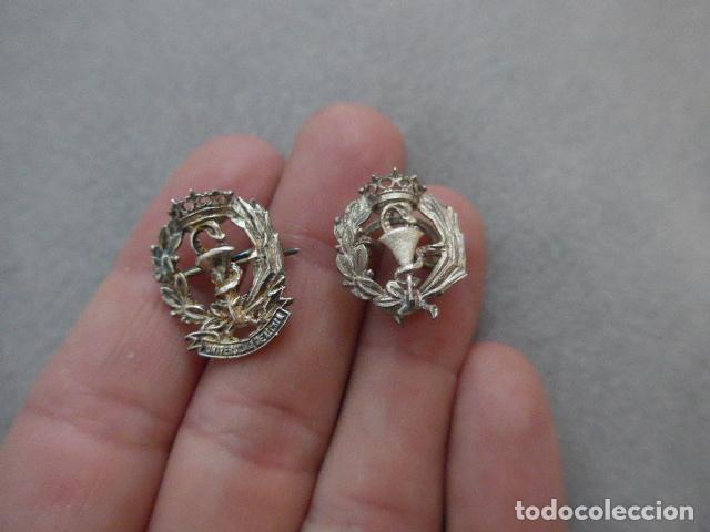 Militaria: Lote de 2 antiguas insignias de FARMACIA de epoca de Franco, franquistas, Universidad de Alcala