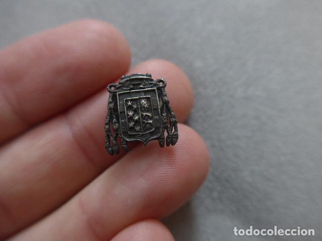 Militaria: Antigua insignia espa&ntilde;ola con escudo a identificar