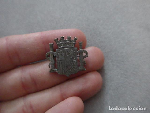 Militaria: Antigua insignia con escudo republicano de calidad, original, emblema II Republica y Guerra civil.