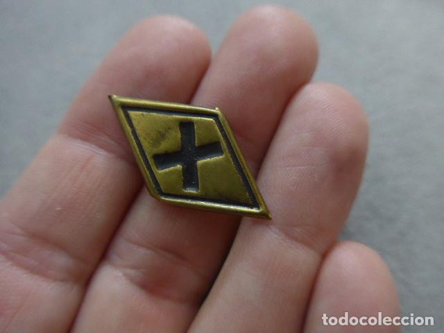 Militaria: Antigua insignia de Defensa Quimica, emblema original.
