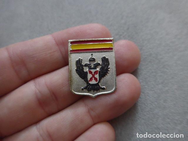Militaria: Antigua insignia carlista de requete original de guerra civil.