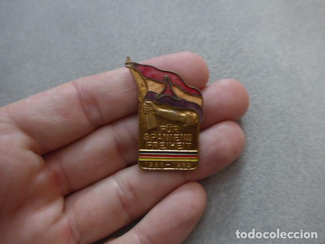 Militaria: Antigua insignia original de Brigadas Internacionales de guerra civil, Alemania comunista, RDA, DDR