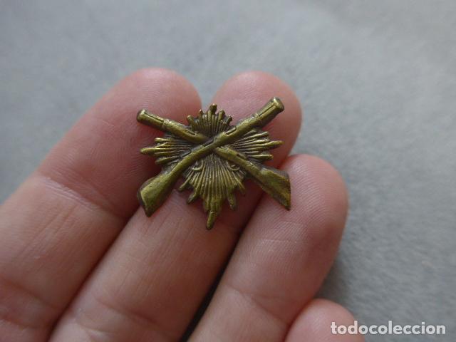 Militaria: Antigua insignia de carabineros de la Republica, original de Guerra civil.