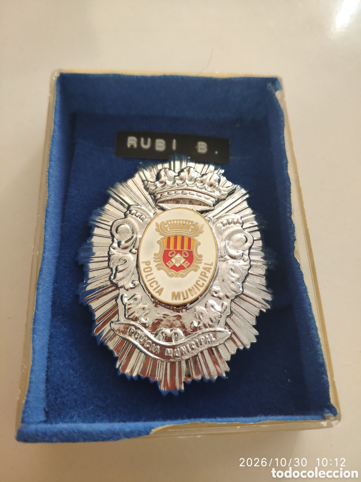 Militaria: Antigua placa insignia Polic&iacute;a municipal rub&iacute; barcelona