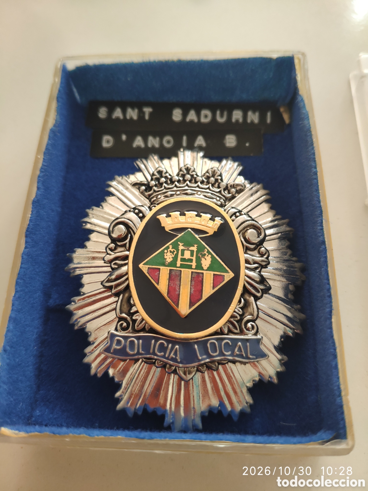Militaria: Antigua placa de pecho insignia Polic&iacute;a local Sant Sadurn&iacute; d'Anoia