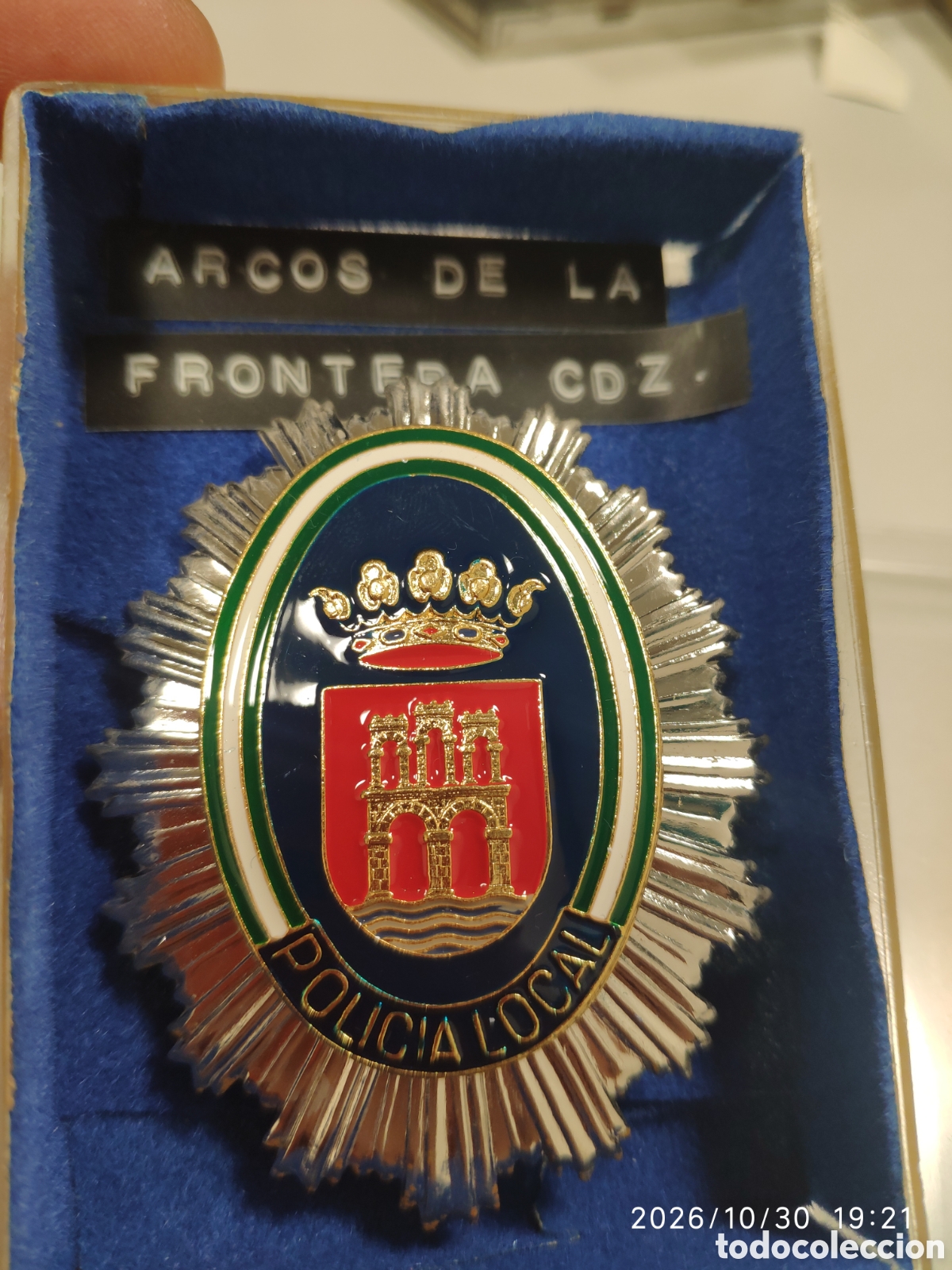 Militaria: Placa insignia Polic&iacute;a local Arcos de la frontera cadiz