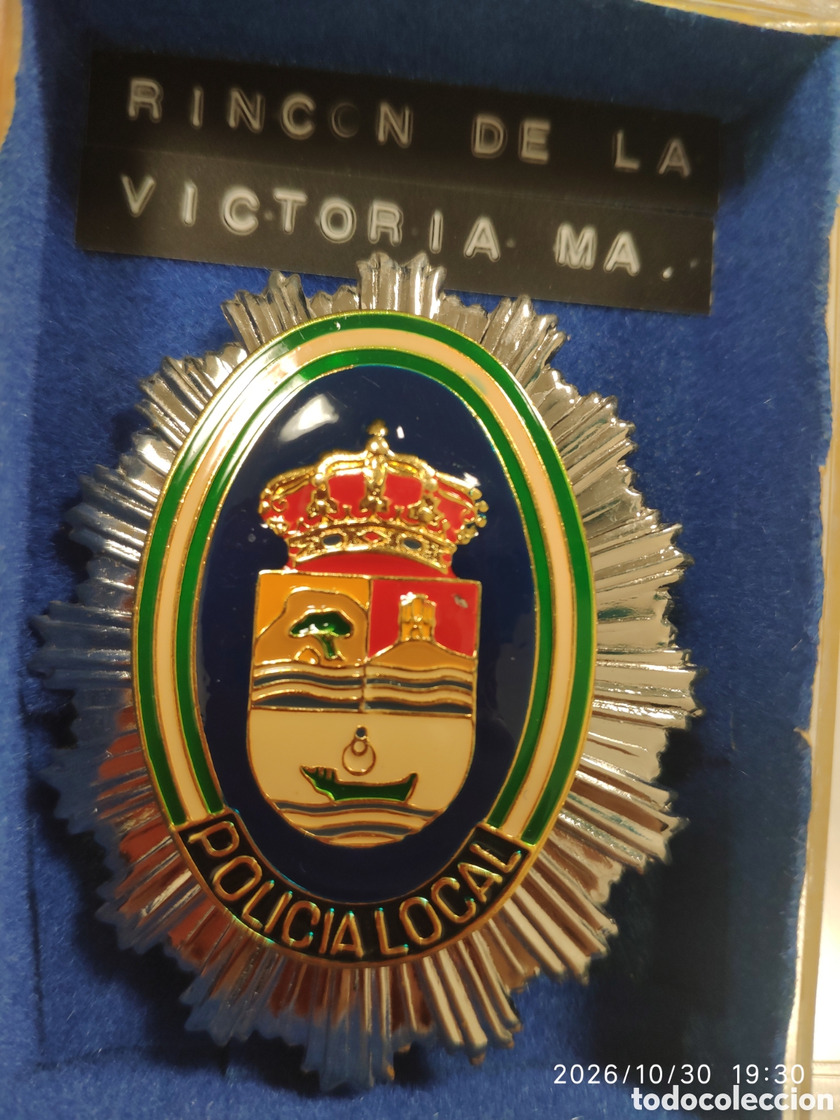 Militaria: Placa insignia Polic&iacute;a local el rinc&oacute;n de la victoria malaga