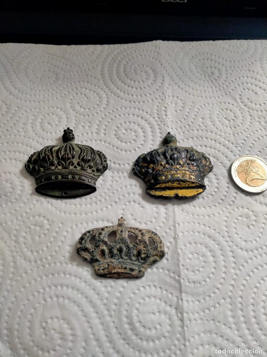 Militaria: coronas militares insignias