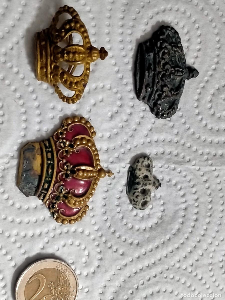 Militaria: coronas enblemas muy bonitas y raras alguna con esmalte