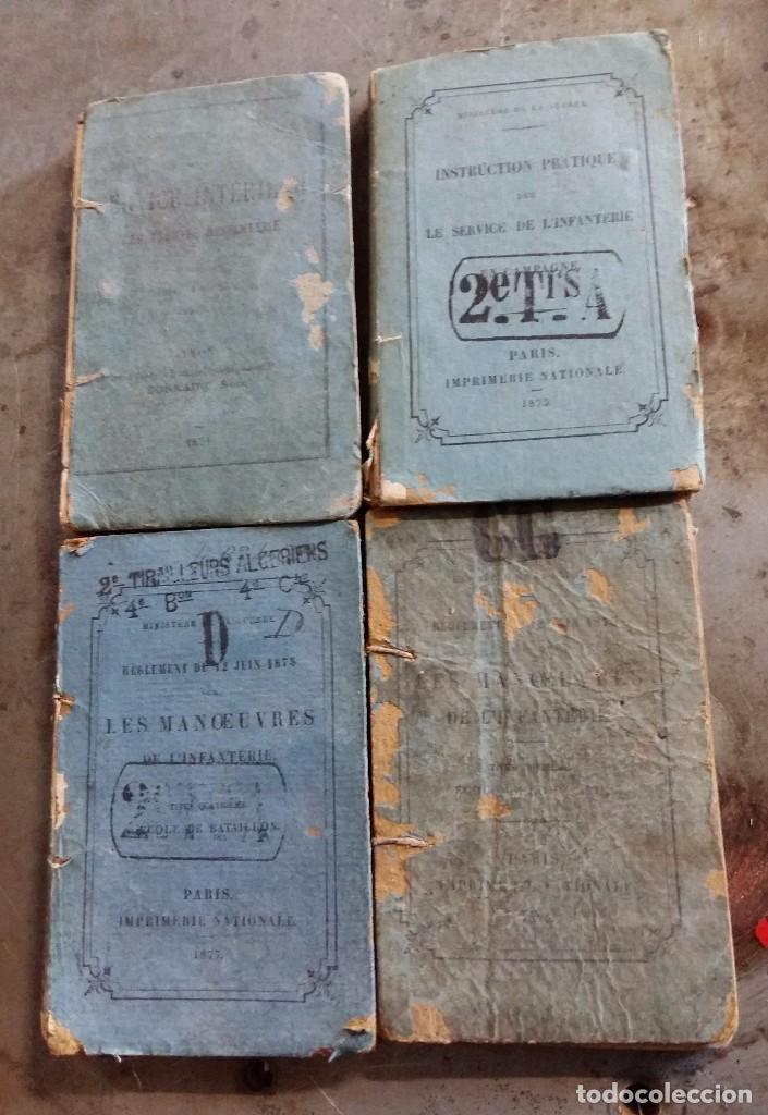 Militaria: 4 libritos militares en franc&eacute;s