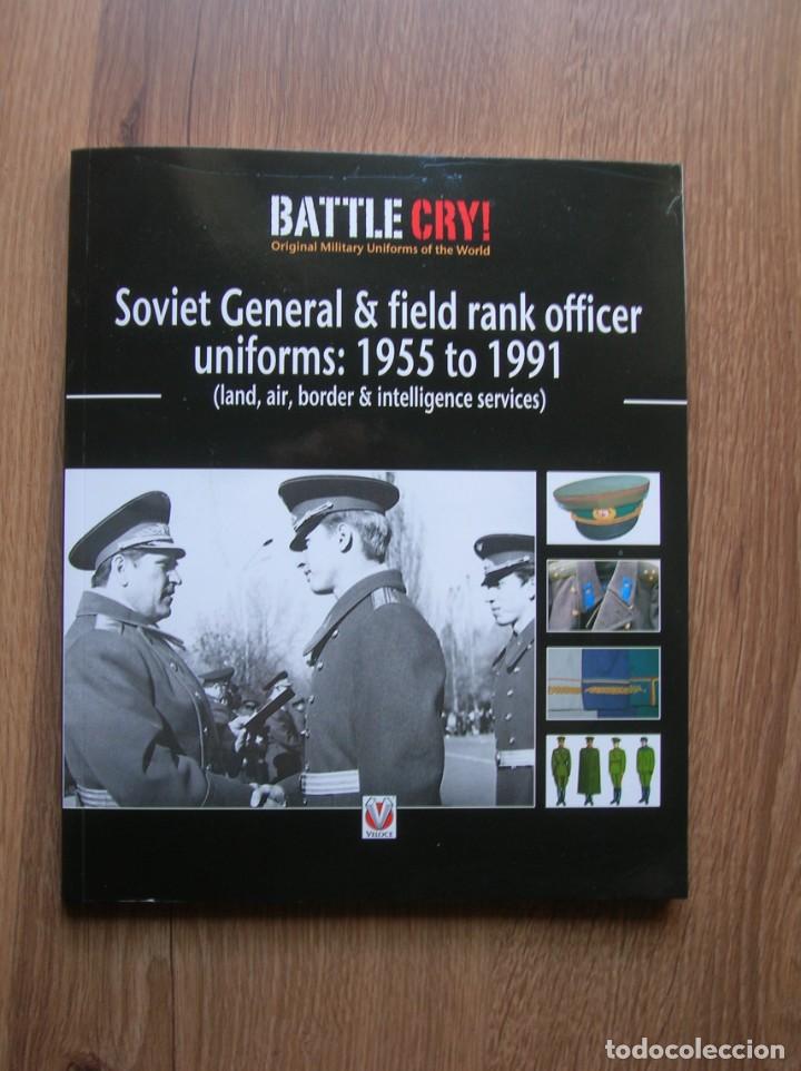 Militaria: COMPLETISIMO LIBRO SOBRE LA UNIFORMOLOGIA DE LOS GENERALES SOVIETICOS. IMPRESCINDIBLE.