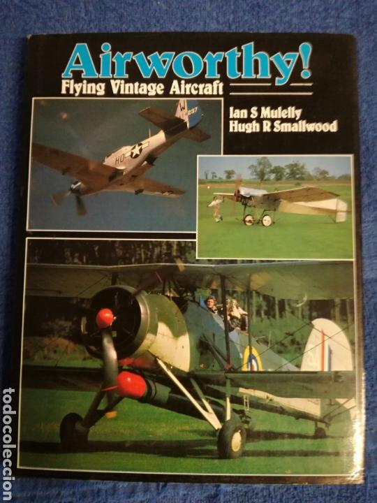 Militaria: Libro sobre aviones y cazas de la Primera y Segunda Guerra Mundial.