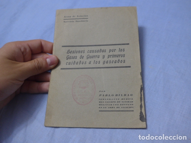 Militaria: Antiguo libro o librito republicano sobre gases de guerra, original.