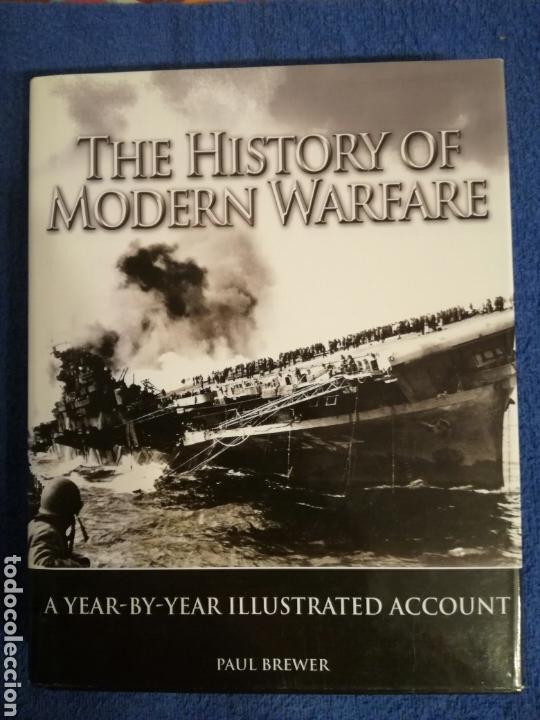 Militaria: Libro sobre la historia de las Guerras Mundiales.