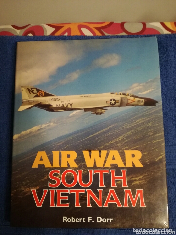 Militaria: Libro Guerra Aerea en Vietnam del Sur.