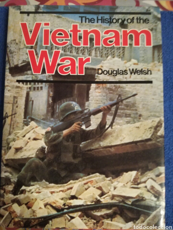 Militaria: Libro sobre la Historia de la Guerra de Vietnam.