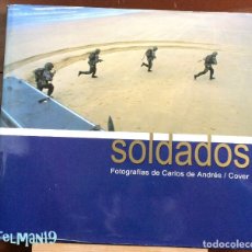Militaria: SOLDADOS - FOTOGRAFÍAS DE CARLOS DE ANDRÉS - AGENCIA COVER , 2001. Lote 177189437