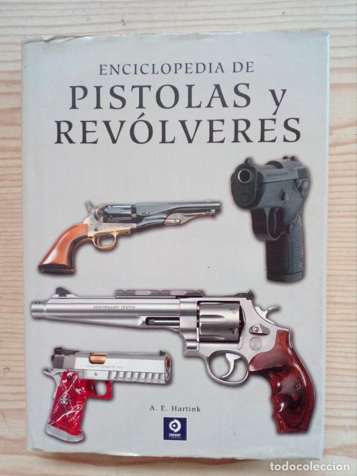 Catálogo de armas de fuego militares (Spanish Edition): Peterson