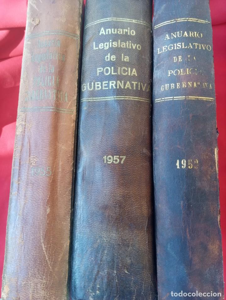 Militaria: Trrs tomos del Anuario Legislativo de la Polic&iacute;a Gubernativa a&ntilde;os 1955, 57 y 58 y una carta del dire