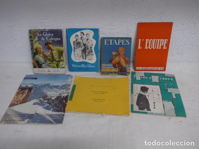 Militaria: Lote de 7 antiguos libros y revistas de boy scouts de Francia de a&ntilde;os 50-60, original. Variedad.