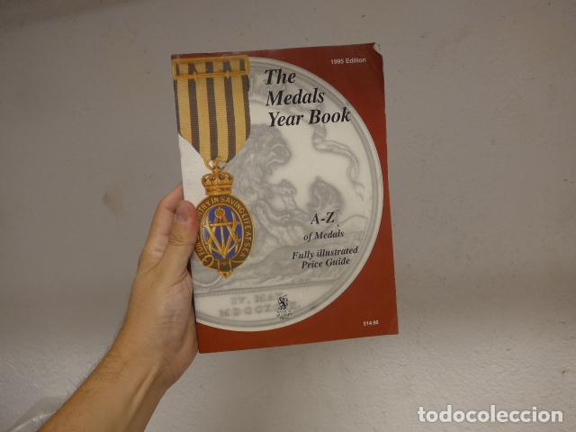 Militaria: Libro catalogo de medallas en ingles, the medals years book, 1995.