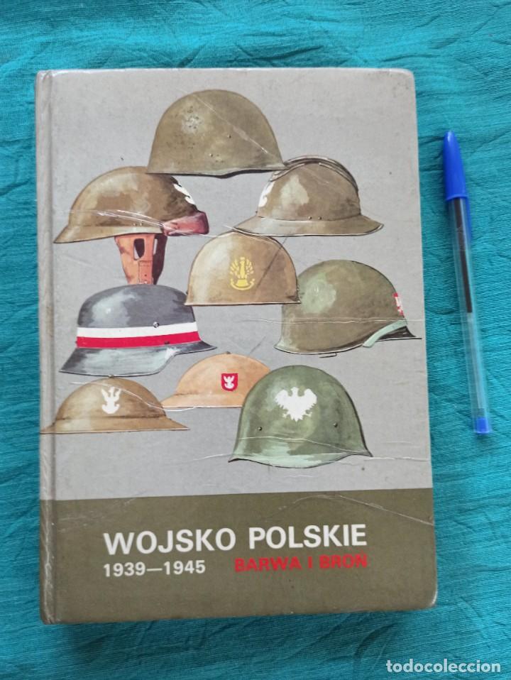 Military Antiques: Antiguo libro WOJSKO POLSKIE 1939 - 1945. Barwa i Bron. Catalogo ejercito polaco, polonia