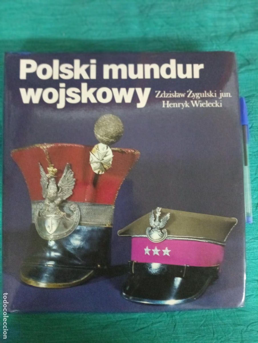 Militaria: Antiguo libro Cat&aacute;logo de UNIFORMES DEL EJERCITO POLACO. Polonia 1988.