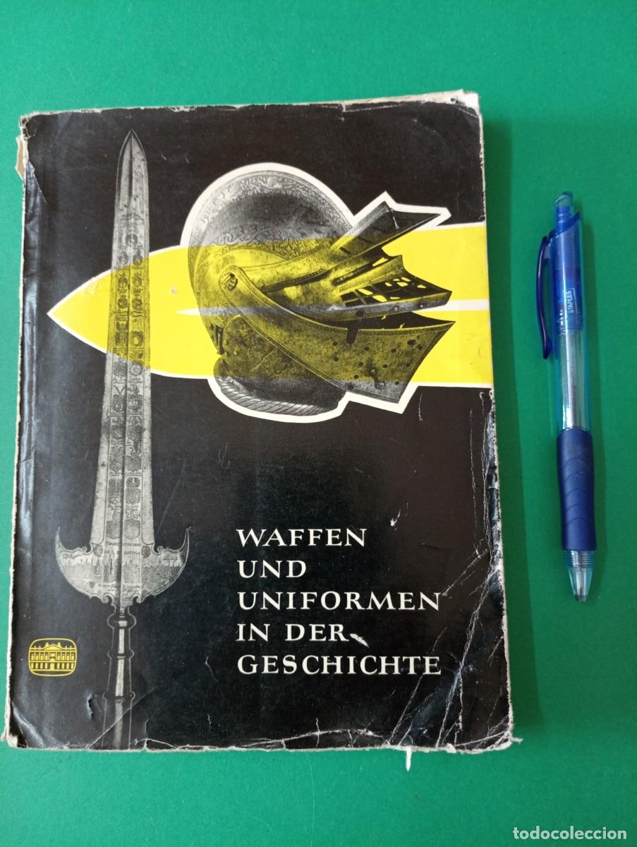 Militaria: Antiguo libro Cat&aacute;logo Alem&aacute;n de Armas y Uniformes de la Historia. Alemania. Berl&iacute;n 1957.
