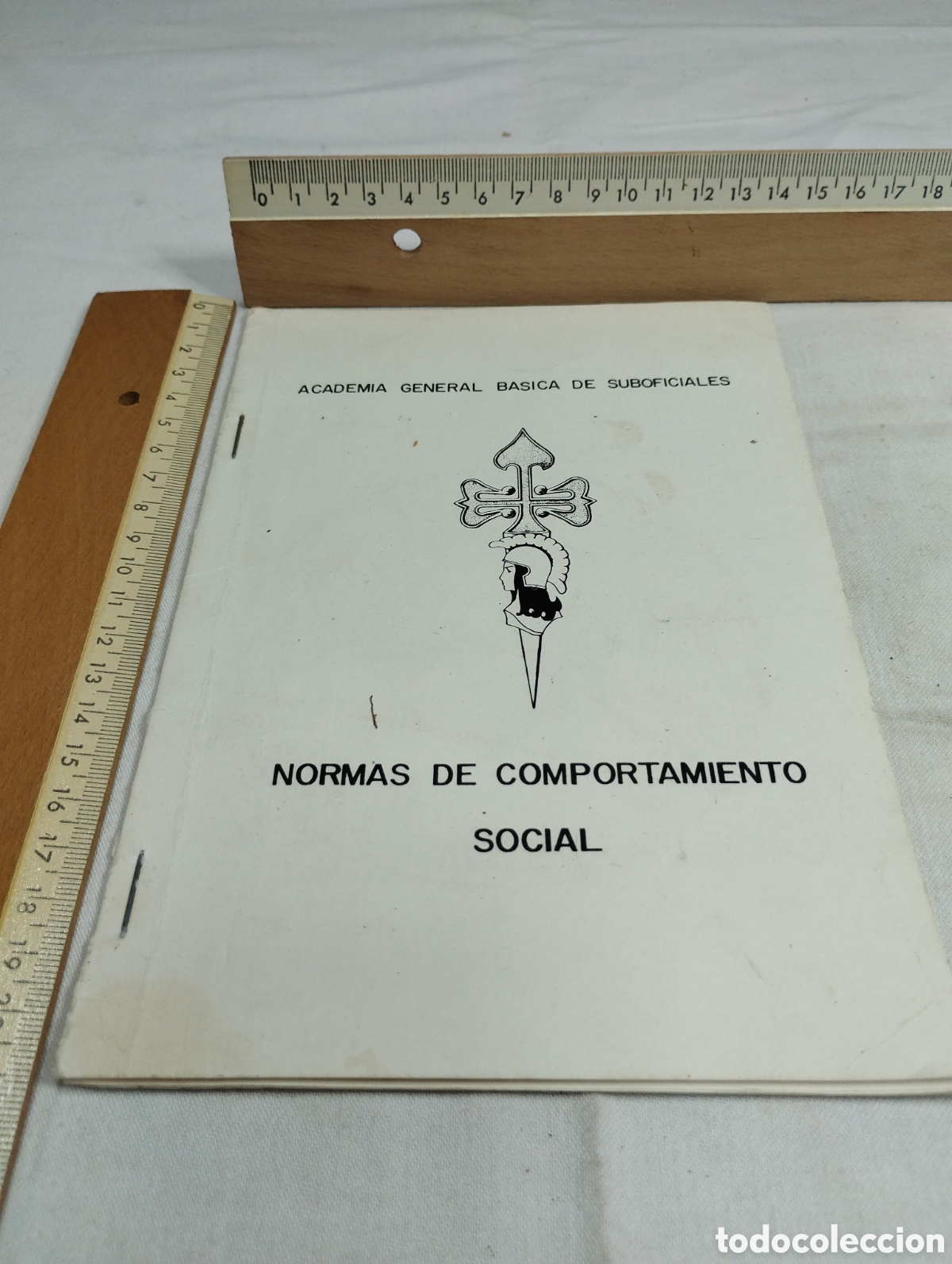 Militaria: Normas de comportamiento social. Academia general b&aacute;sica de suboficiales KKB
