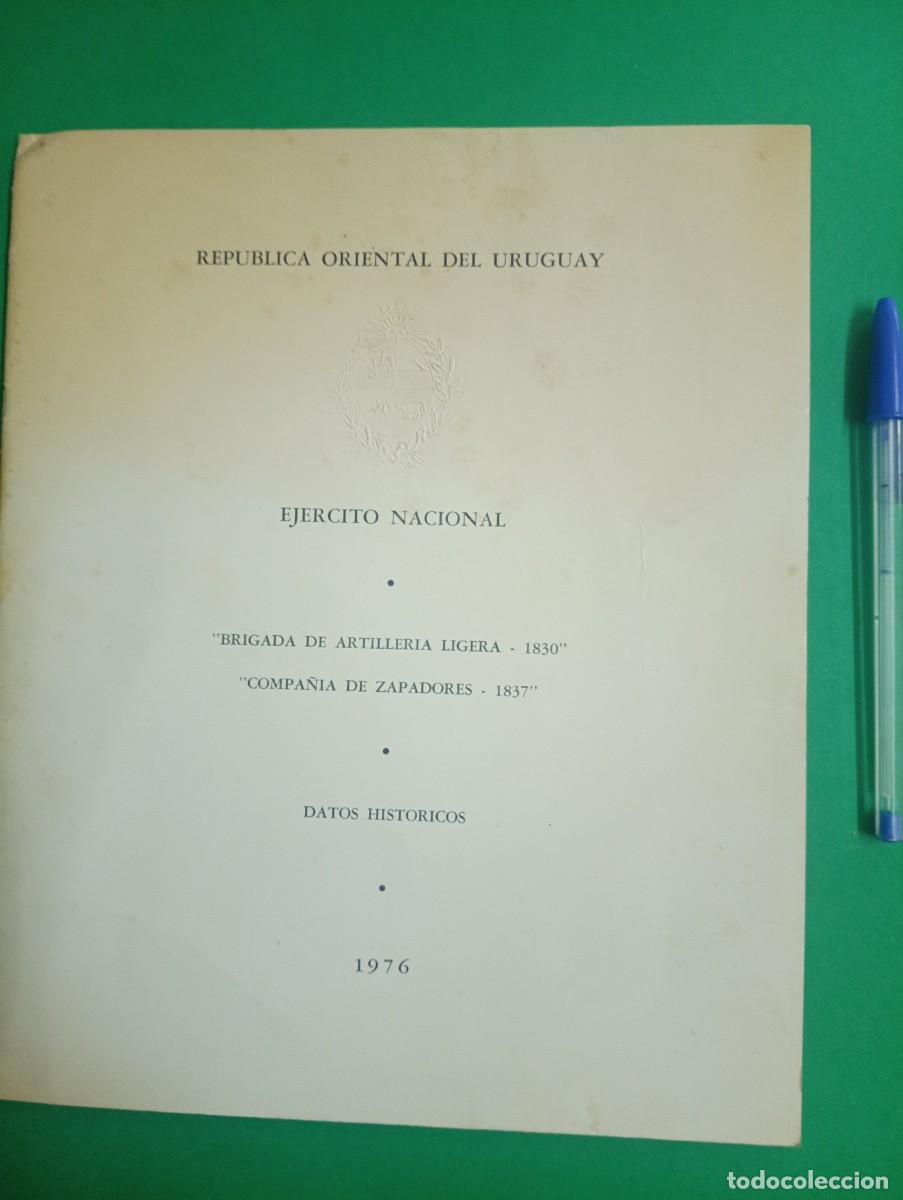 Militaria: Antiguo libro de uniformes de la Artilleria ligera 1830 y Zapadores 1837 de Uruguay, 1976.