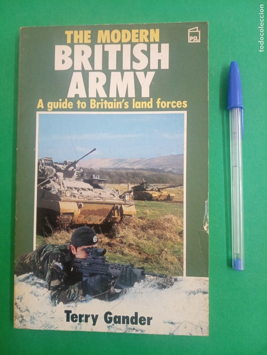 Militaria: Antiguo libro The Modern British Army. England 1988.