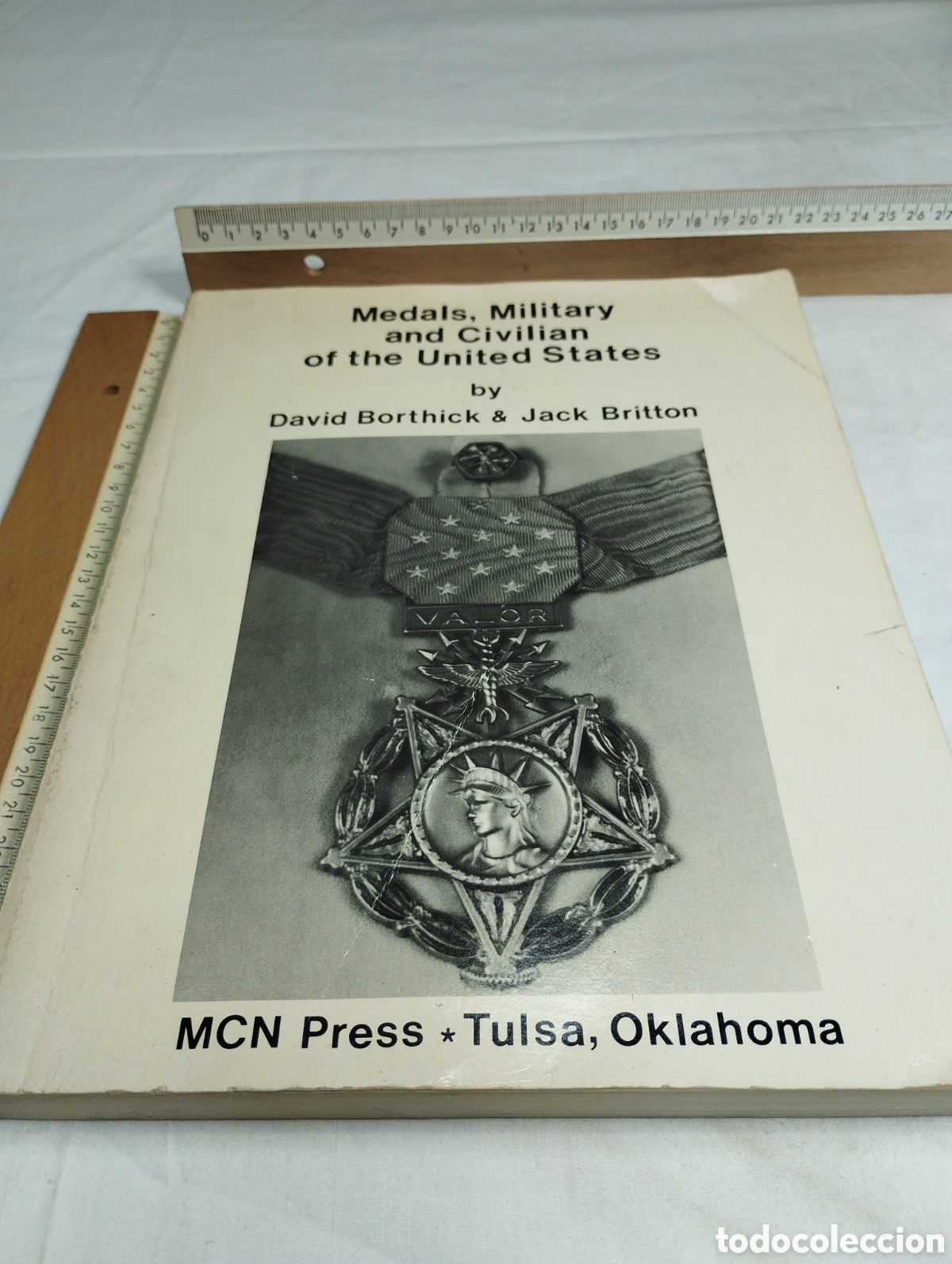 Militaria: Medals, military and civilians of the United States. MCN Press