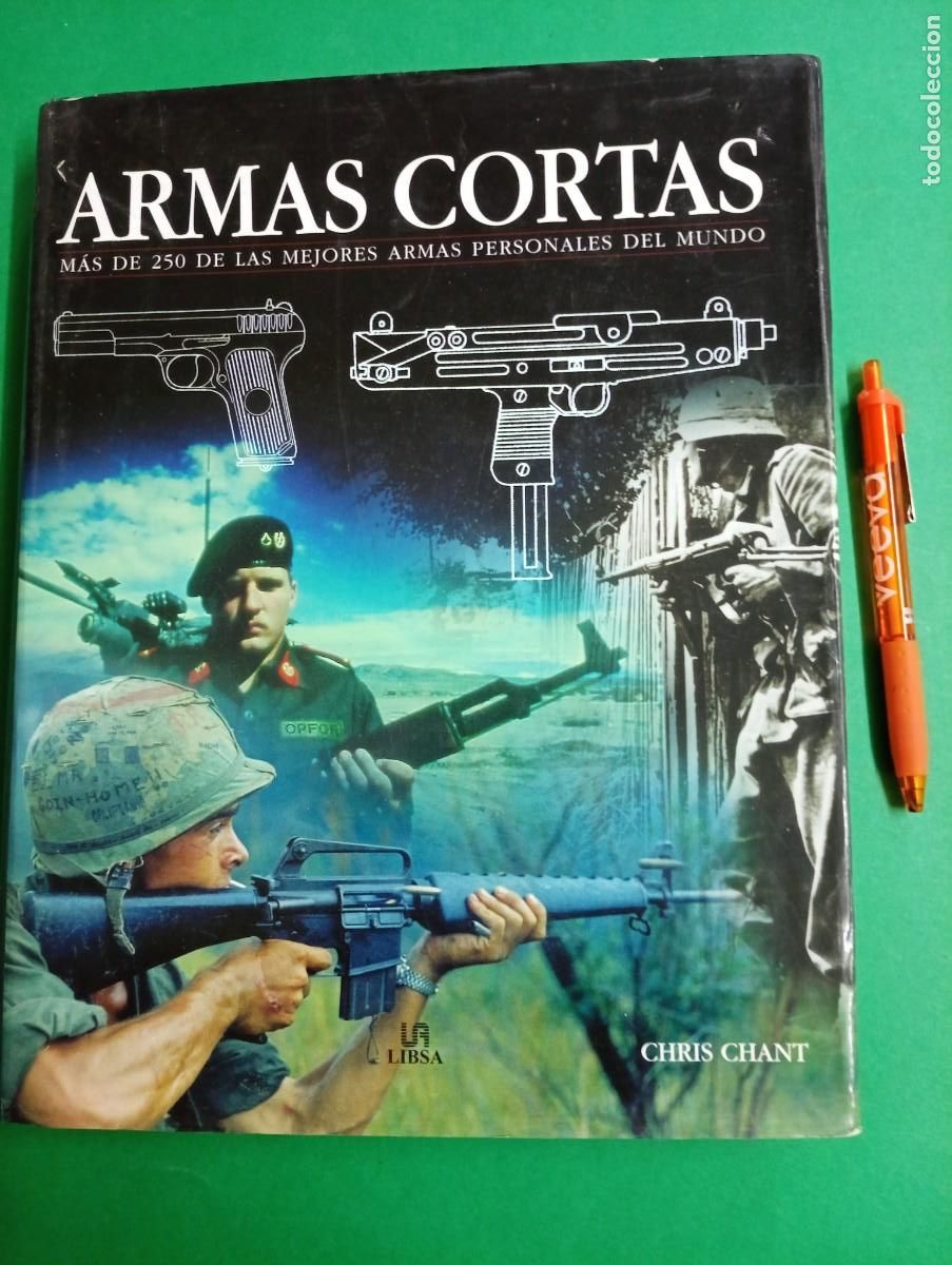 Militaria: Antiguo libro ARMAS CORTAS. M&aacute;s de 250 de las mejores Armas. Madrid 2005.
