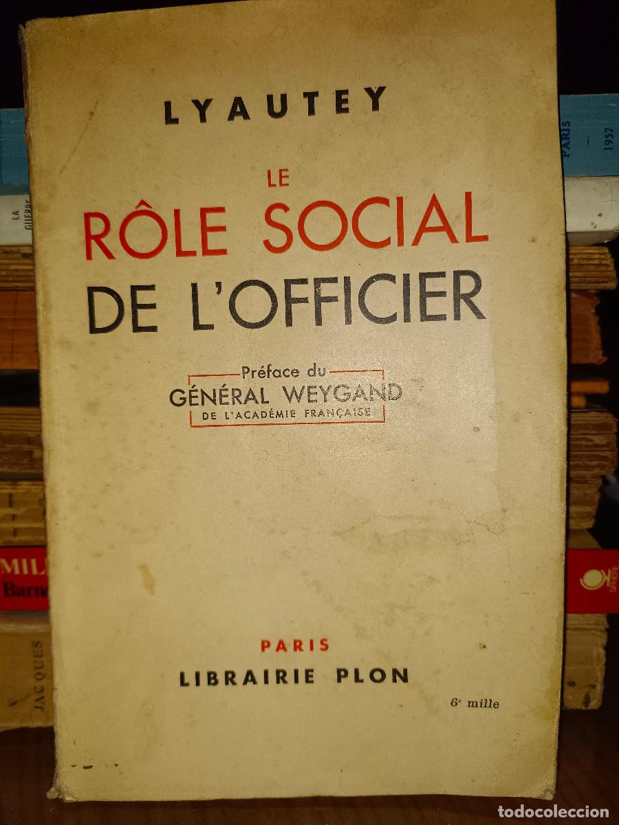 Militaria: Le Role Social de L'officier