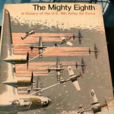 Militaria: MIGHTY EIGHTH TAPA DURA – 16 ABRIL 1970 EDICIÓN EN INGLÉS DE ROGER A. FREEMAN (REDACTOR)
