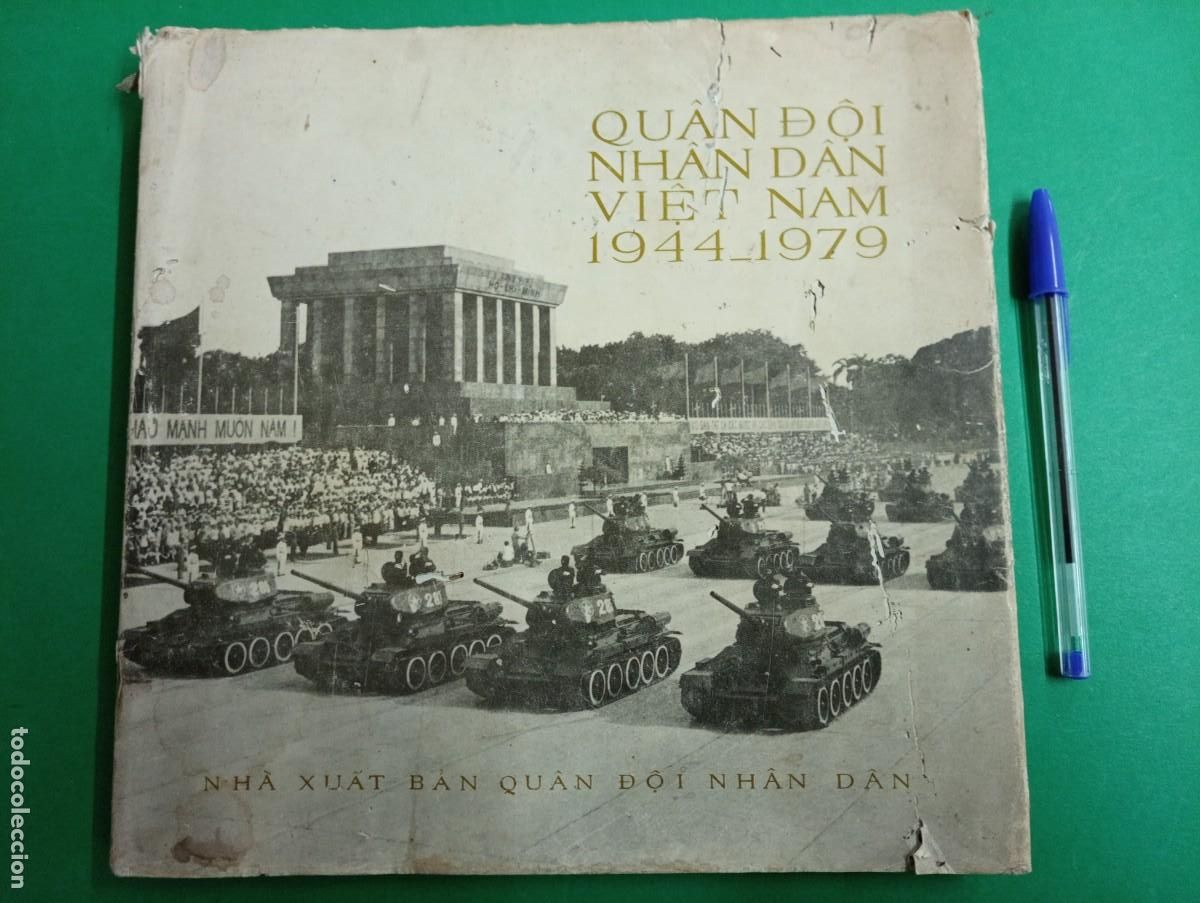Militaria: Antiguo libro El Ej&eacute;rcito Popular del Vietnam 1944-1979. Guerra Vietnam. Hanoi 1979.